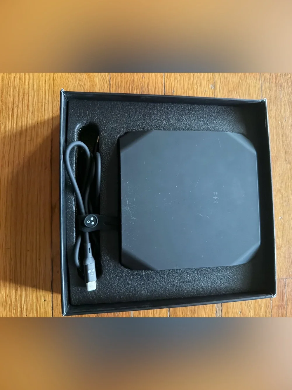 Omni 20+ OmniCharge Matte Black Square with Wireless Charging Pad with USB-C